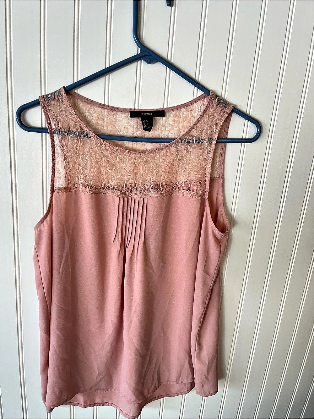 Forever 21 Lace Detail Tank Top in Pink Size Medium Like New